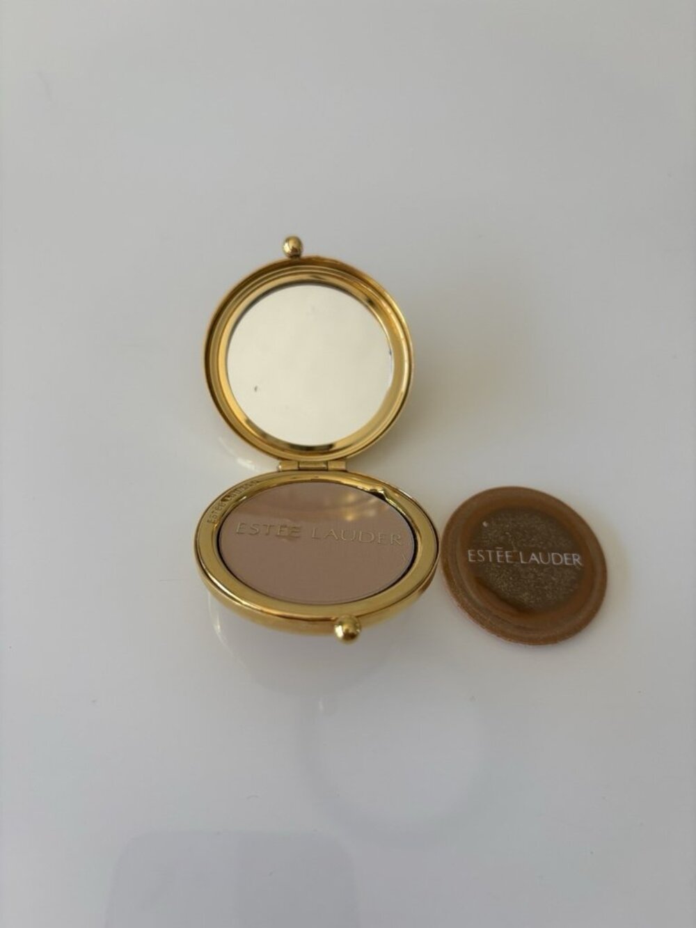 Estee Lauder Lucidity 02 Light Medium Translucent Pressed Powder Mini Compact .1